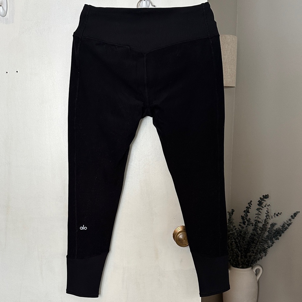 ALO Yoga High-Waist Alosoft Lounge Legging - Picture 2 of 7